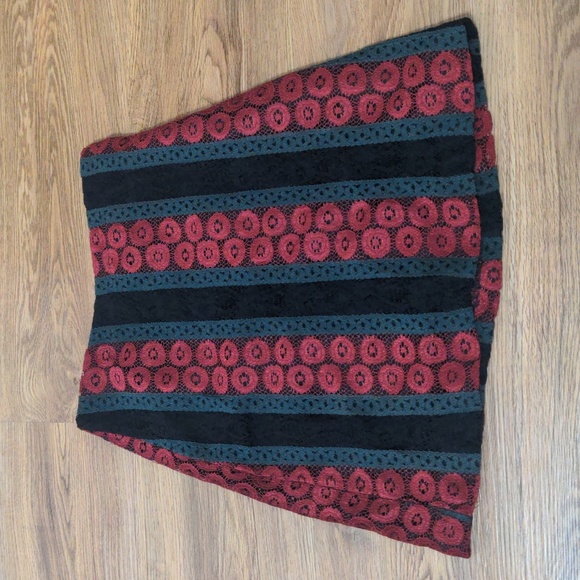 Size Small mini skirt - black, red and green - Xhilaration - Picture 1 of 4